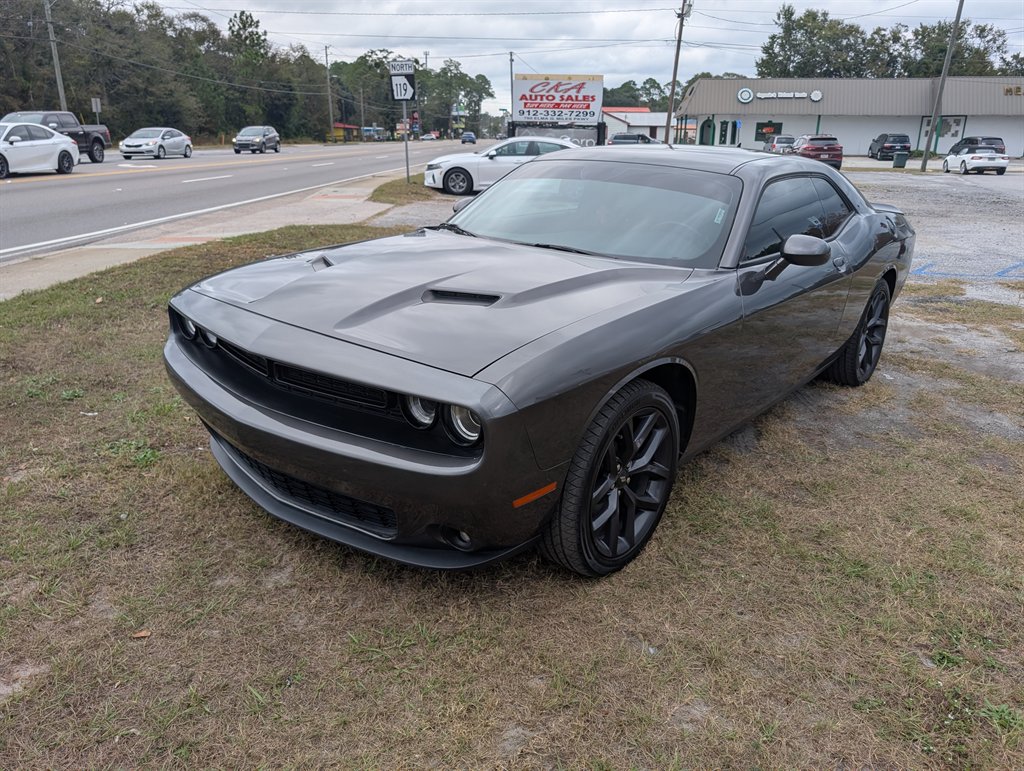2020 Dodge Challenger SXT's photo