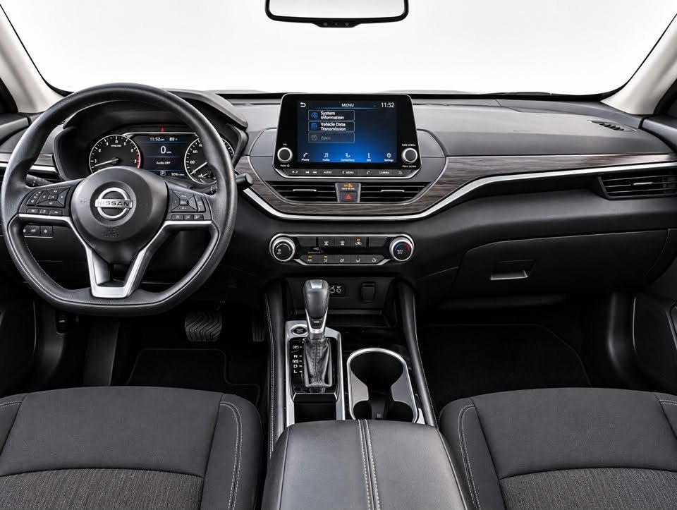 Nissan Altima photo 3