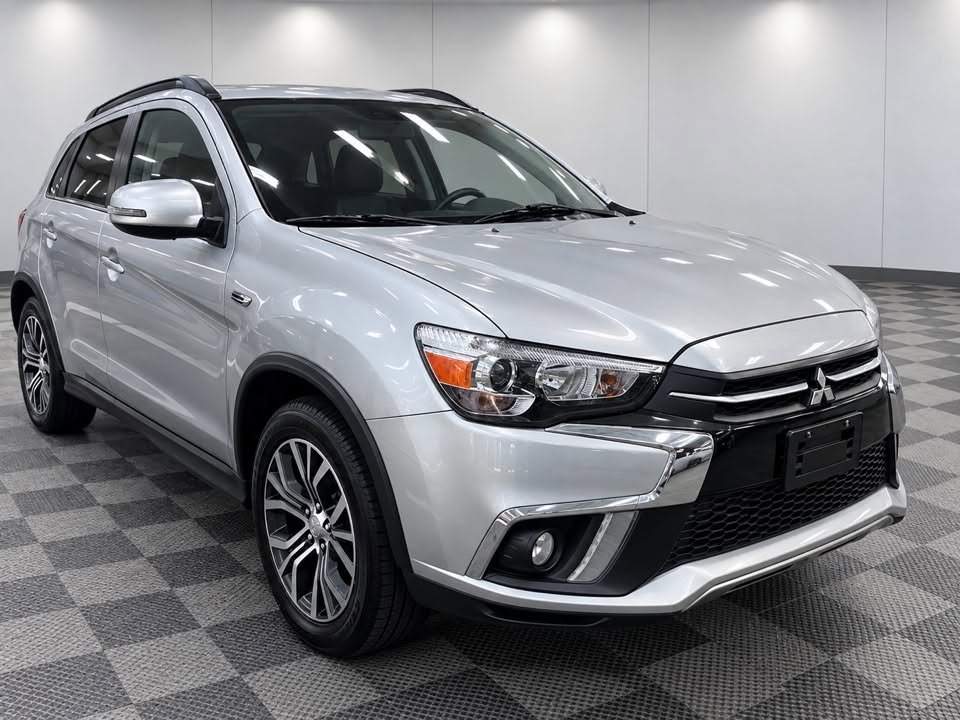 Mitsubishi Outlander Sport photo 2