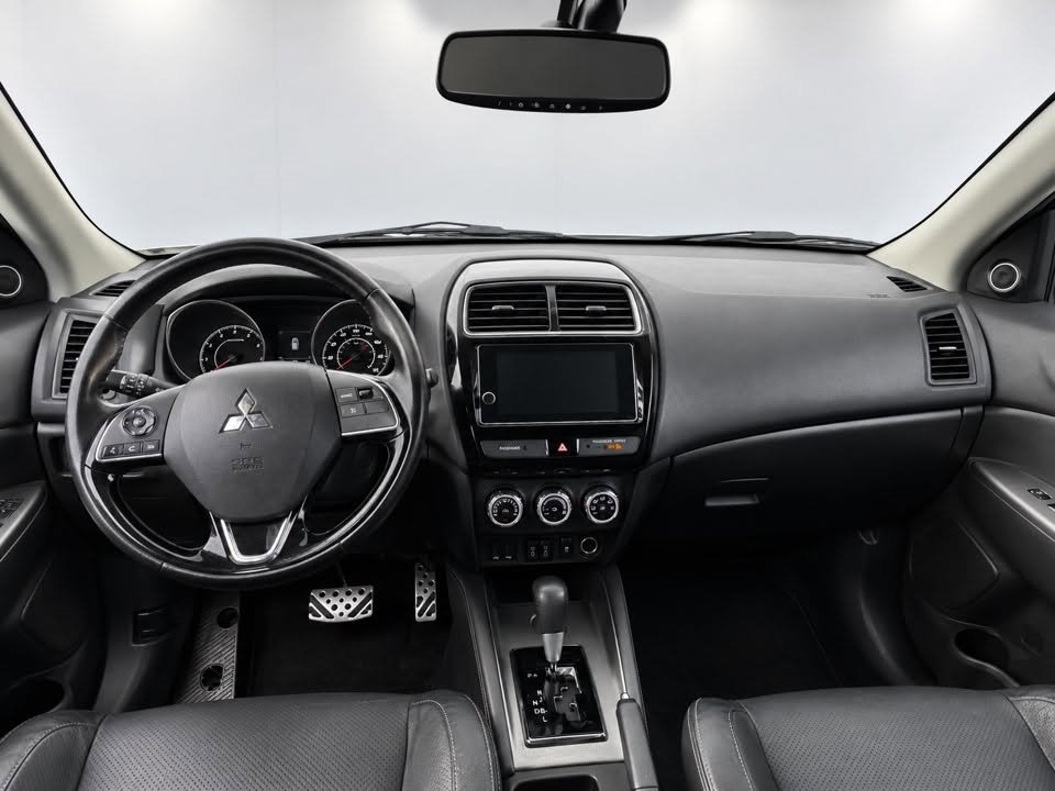 Mitsubishi Outlander Sport photo 3