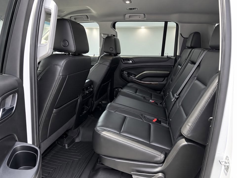 Chevrolet Suburban photo 4