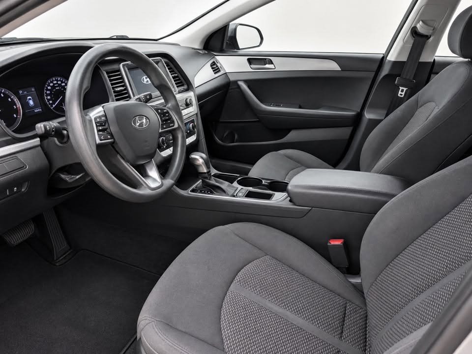 Hyundai Sonata photo 4