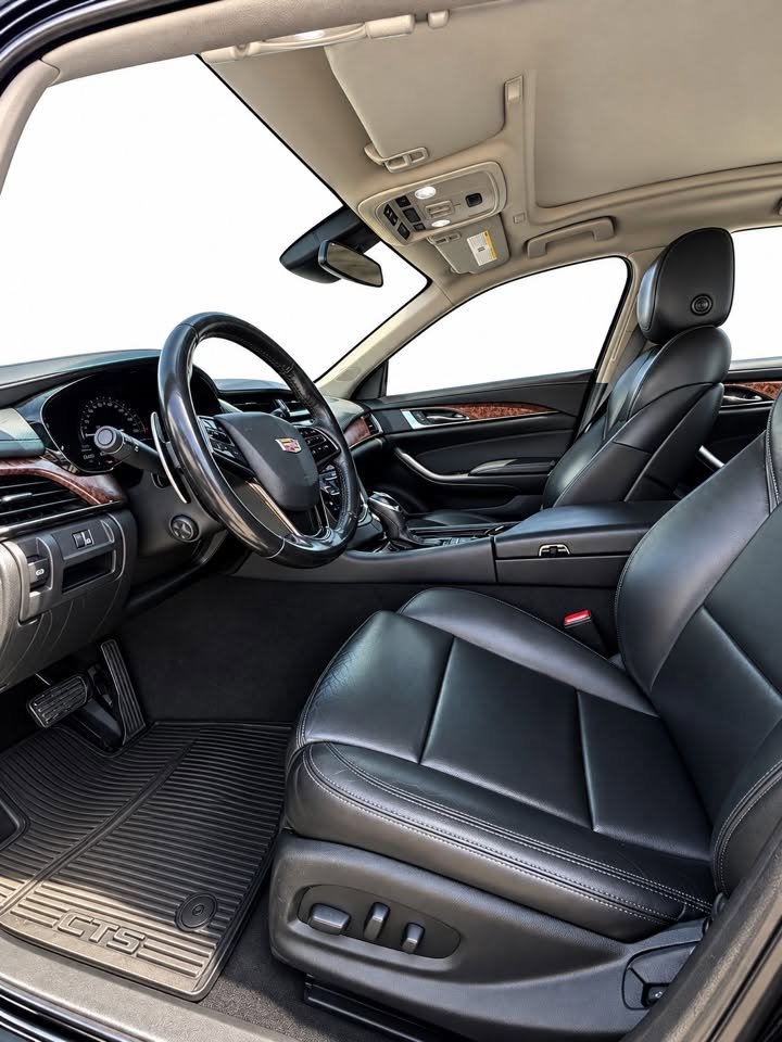 Cadillac CTS photo 3
